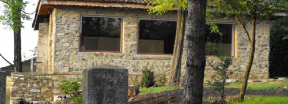 A Delightfully Secluded Single Story Property and Outbuilding, Varna